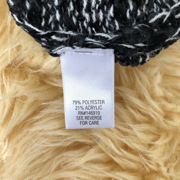 Croft and Barrow black and white sweater. - Picture 4 of 5